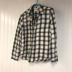 American Eagle Classic Black and White Plaid Long Sleeve Button Down Medium